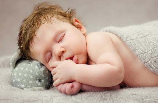 婴儿选用枕头要讲方法