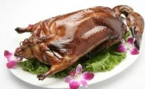 丰盛饭桌上怎么能少了啤酒鸭？