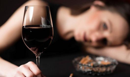 闻闻酒味判断力就会下降?