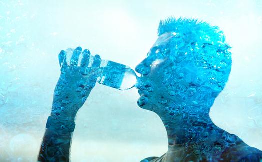 喝水也有讲究:不要等口渴时再喝水