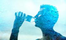 喝水也有讲究：不要等口渴时再喝水