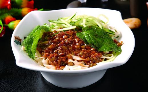 夏季如何做一碗美味炸酱面?