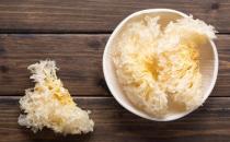 银耳的养生做法：银耳雪梨羹的做法