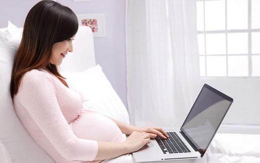 注意：孕妇每天对电脑宝宝不会笑