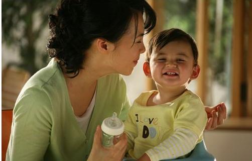 哺乳妈妈给宝宝断奶需要注意哪些问题