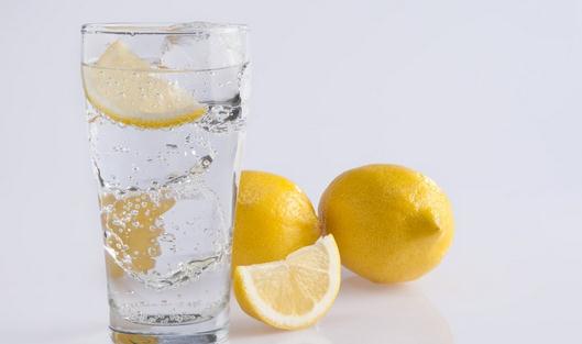 喝柠檬水有哪些功效？