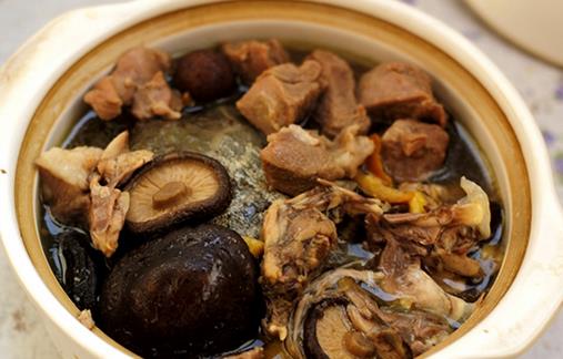 女人补血药膳甲鱼羊肉汤的做法