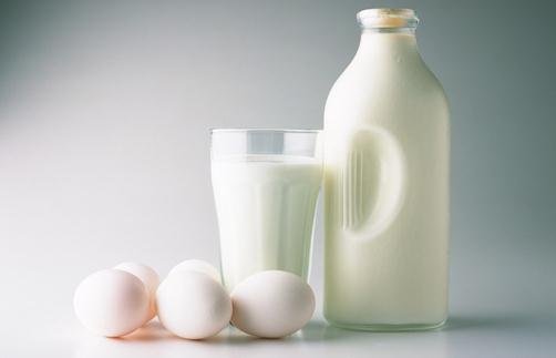 喝牛奶可预防阿尔茨海默病