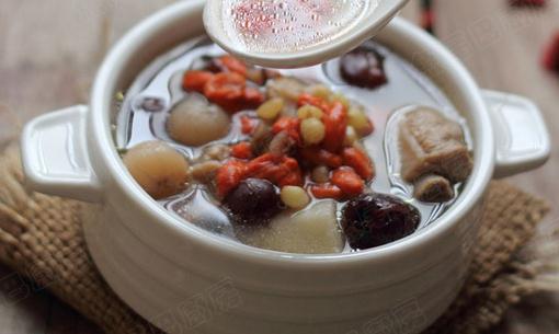 枸杞排骨汤能补肾 你会做么？