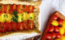 新颖吃法：烤香芹番茄派