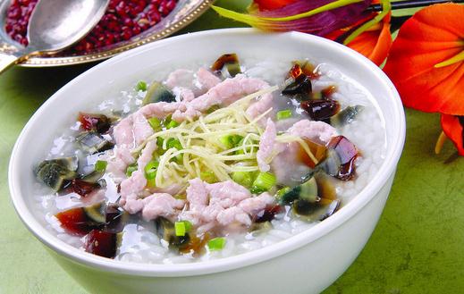 夏季炎热没胃口?教你做好吃的皮蛋瘦肉粥