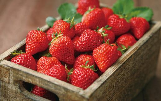 如何辨别过量激素的草莓？