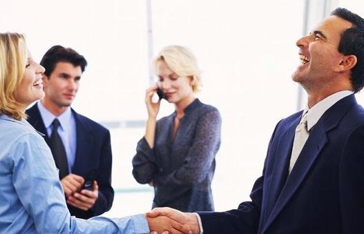 社交场合不要做这些蠢事!