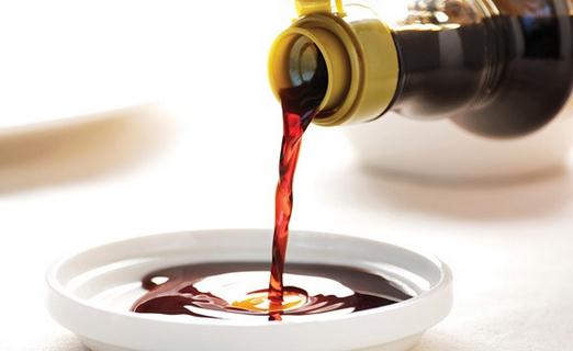 酱油不要生吃 易致癌!