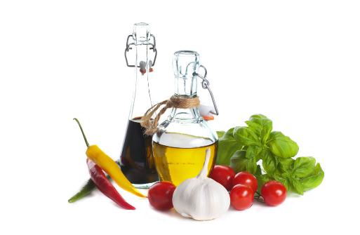 错误保存食用油存在安全隐患