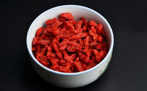 枸杞帮你白发变黑发