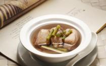 季节交替肠胃不适？石斛炖猪瘦肉来调理