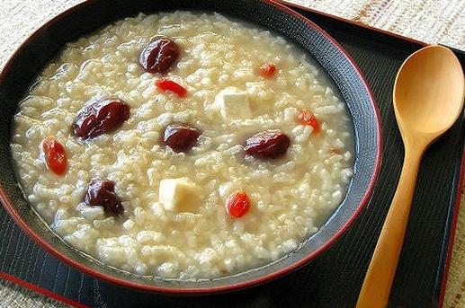食欲不振熬点粥来喝
