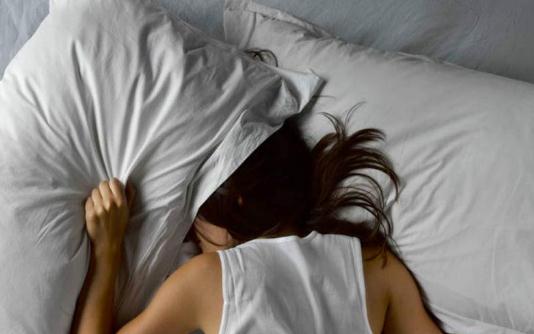 如何克服精神压力大导致的失眠