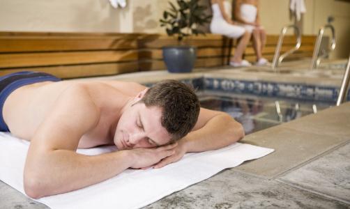 男人趴着睡或导致不育