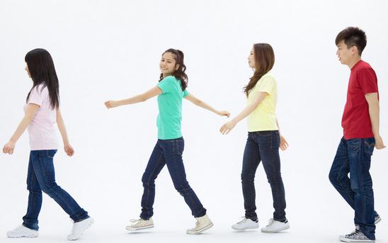 如何纠正走路外八字脚?