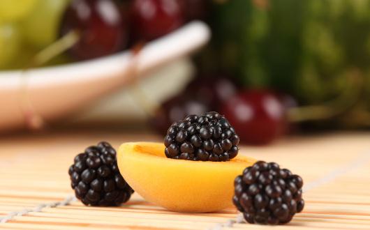 头发脱落太厉害？桑椹来帮你