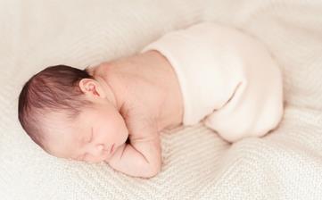 【新生儿】新生儿喂养知识_新生儿护理要点及注意事项