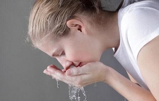 肤质不同洗脸次数也不同哦!