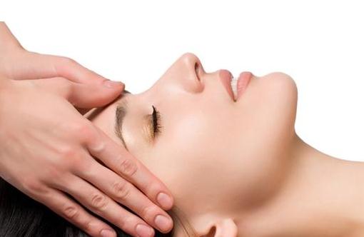 擦保养品加以按摩效果更好哦！