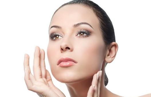 秋冬季节如何让肌肤喝饱水?