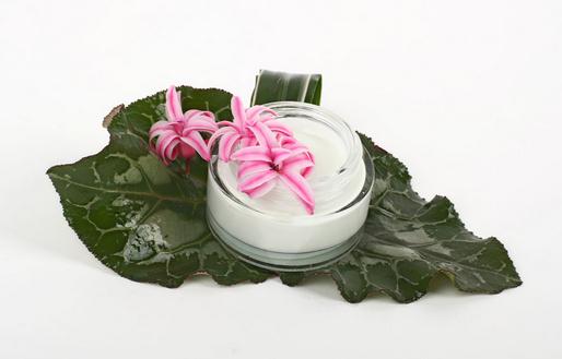 护肤品里有酒精到底好不好?