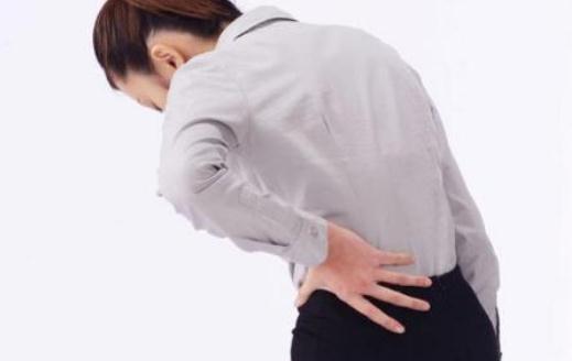 女人经常腰痛是啥原因？
