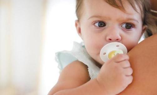 婴儿安抚奶嘴到底好不好呢？