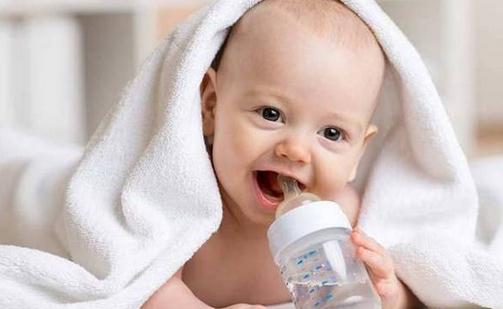 小宝宝从多大开始需要喝水