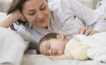 宝宝睡觉时什么睡姿最好？