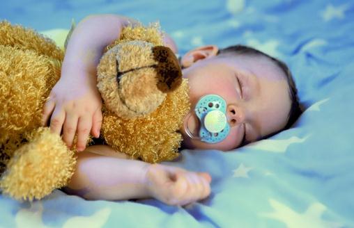 长期使用安抚奶嘴当心口腔问题