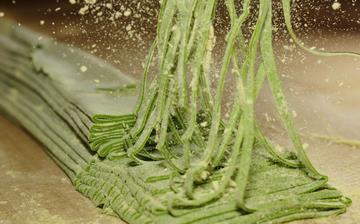 【菠菜面】菠菜面的营养价值_菠菜面怎么做好吃_菠菜面的做法大全 【菠菜面】菠菜面的营养价值_菠菜面怎么做好吃_菠菜面的做法大全