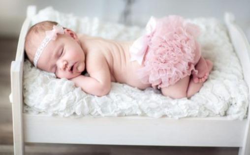 如何给宝宝剃胎毛?