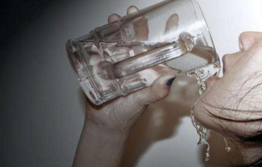 消除小肚腩？补充水分很重要