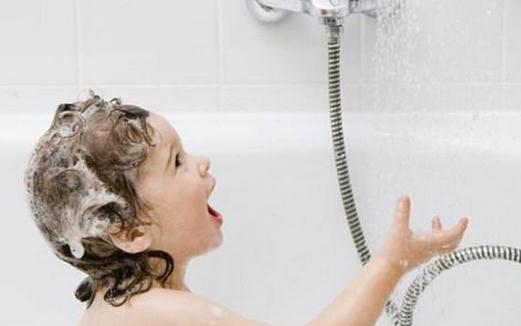 不同发质的人冬季应该多久洗一次头发？