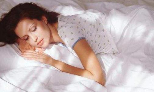 按摩养老穴帮你治疗老年症