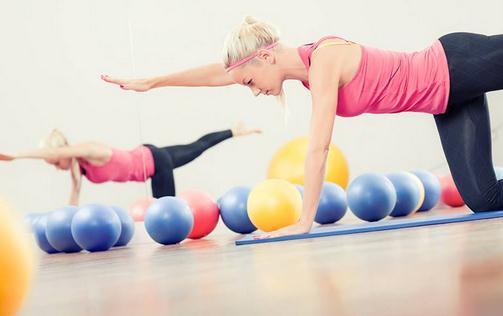 教你如何利用瑜伽球来减肥