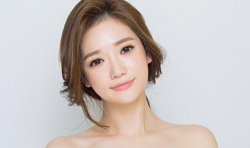 夸张的表情也能给你巴掌小脸！