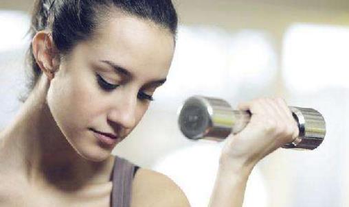 学做哑铃操练就好身材