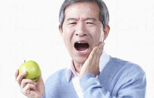 老人要天天给牙齿做保健操