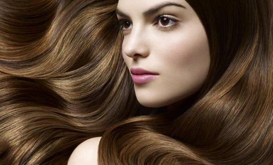 如何改善油性发质的头发