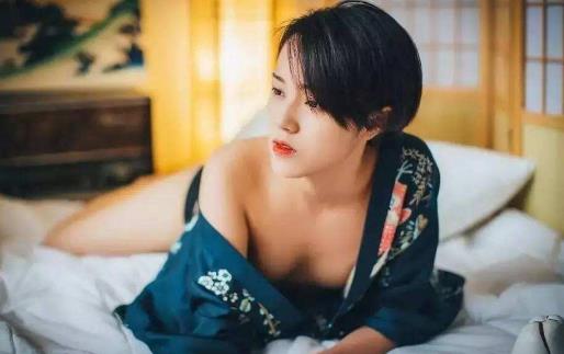 这样的睡姿有利睡眠和健康哦