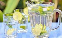 这样喝水才健康哦！