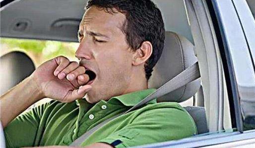 开车犯困要怎么办？