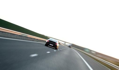 揭秘男人的开车陋习